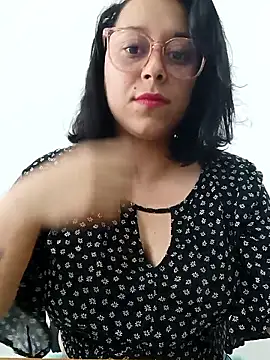 Snapshot of Caroline-17 chatting on November 2025 06:18:02 PM Caroline-17 online show from November 2025 06:18:02 PM