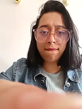 Snapshot of Caroline-17 chatting on November 2025 06:17:01 PM Caroline-17 online show from November 2025 06:17:01 PM