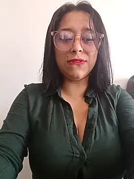 Snapshot of Caroline-17 chatting on November 2025 06:07:01 PM Caroline-17 online show from November 2025 06:07:01 PM