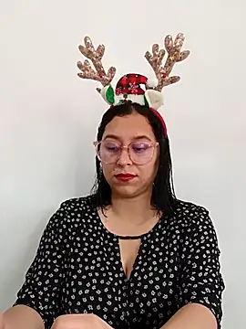 Snapshot of Caroline-17 chatting on December 2025 06:15:01 PM Caroline-17 online show from December 2025 06:15:01 PM