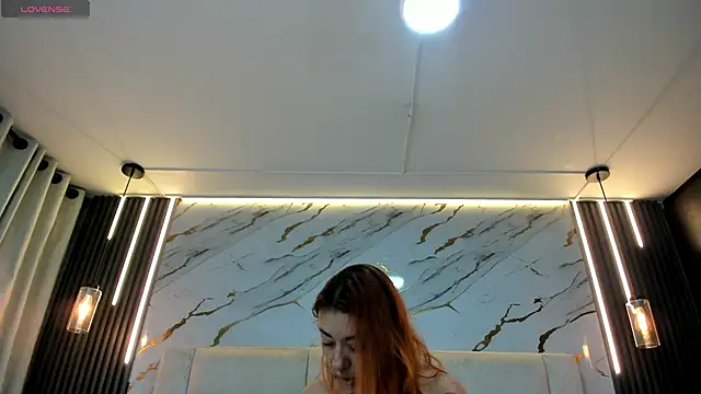 Snapshot of EmilyyRed chatting on November 2025 07:24:02 PM EmilyyRed online show from November 2025 07:24:02 PM