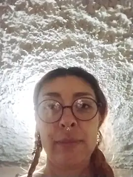 Snapshot of EmilyyRed chatting on November 2025 03:58:01 PM EmilyyRed online show from November 2025 03:58:01 PM