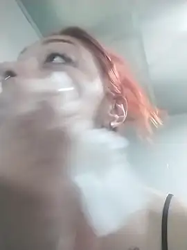 Snapshot of EmilyyRed chatting on December 2025 06:05:01 PM EmilyyRed online show from December 2025 06:05:01 PM