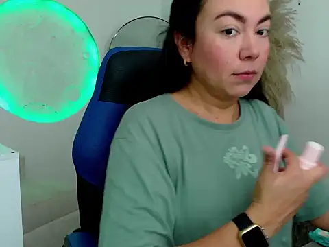 Snapshot of Yadis_hot chatting on December 2025 10:14:01 PM Yadis hot online show from December 2025 10:14:01 PM