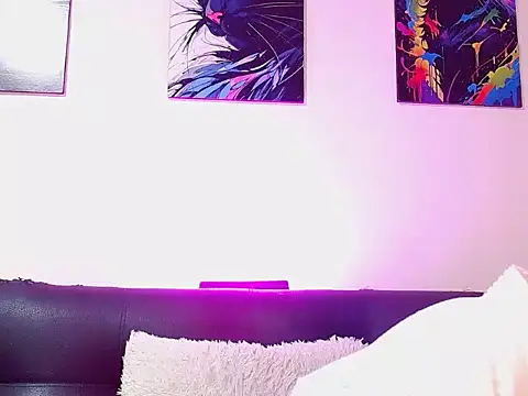 Snapshot of Caroline_Jons chatting on November 2025 01:00:02 PM Caroline Jons online show from November 2025 01:00:02 PM