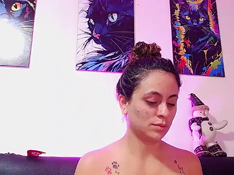 Snapshot of Caroline_Jons chatting on November 2025 01:33:02 PM Caroline Jons online show from November 2025 01:33:02 PM