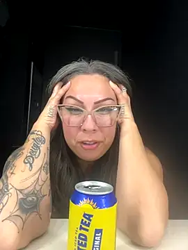 Snapshot of ThatGirlVia chatting on November 2025 04:54:02 AM ThatGirlVia online show from November 2025 04:54:02 AM