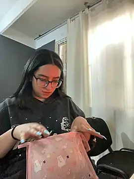 Snapshot of Kloe_Novoa chatting on November 2025 12:49:01 PM Kloe Novoa online show from November 2025 12:49:01 PM