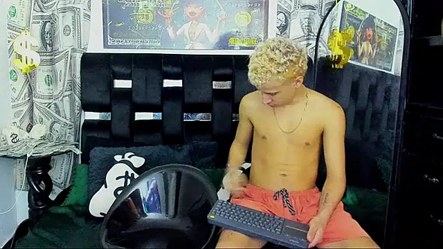 Snapshot of Horny_Duo0 chatting on November 2025 03:23:01 AM Horny Duo0 online show from November 2025 03:23:01 AM