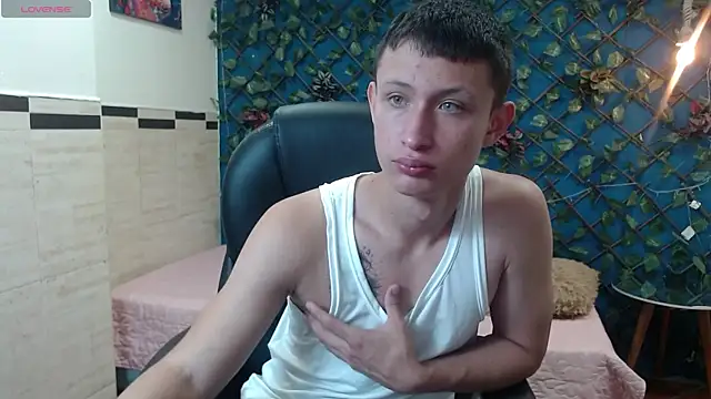 Snapshot of Garuo_18 chatting on November 2025 03:28:01 AM Garuo 18 online show from November 2025 03:28:01 AM