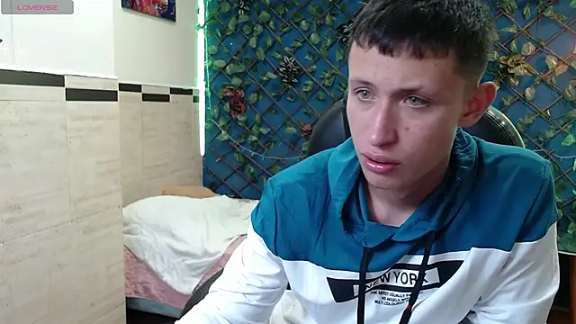 Snapshot of Garuo_18 chatting on November 2025 03:18:02 AM Garuo 18 online show from November 2025 03:18:02 AM