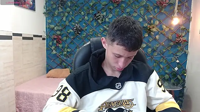 Snapshot of Garuo_18 chatting on November 2025 03:16:02 AM Garuo 18 online show from November 2025 03:16:02 AM