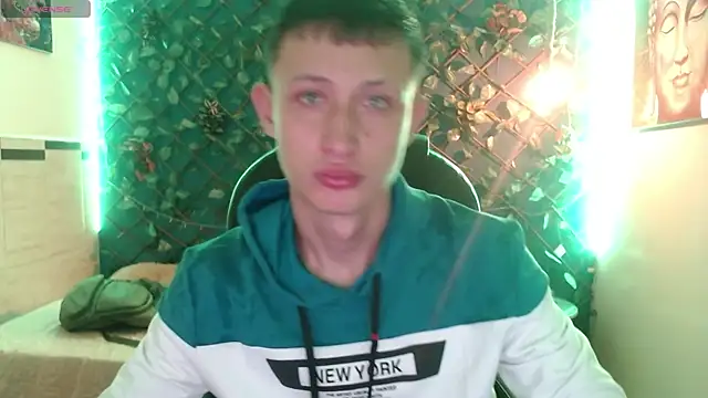 Snapshot of Garuo_18 chatting on November 2025 02:53:02 AM Garuo 18 online show from November 2025 02:53:02 AM