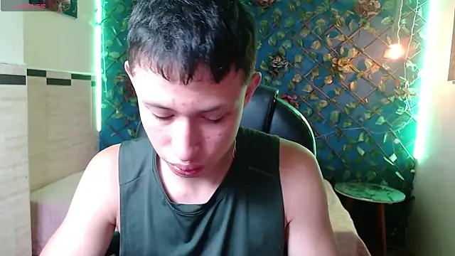 Snapshot of Garuo_18 chatting on November 2025 03:12:01 AM Garuo 18 online show from November 2025 03:12:01 AM