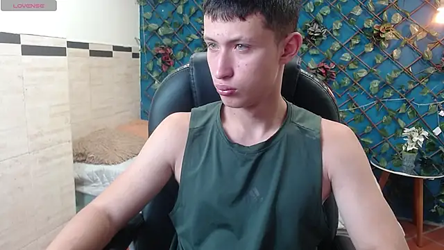 Snapshot of Garuo_18 chatting on November 2025 03:07:01 AM Garuo 18 online show from November 2025 03:07:01 AM