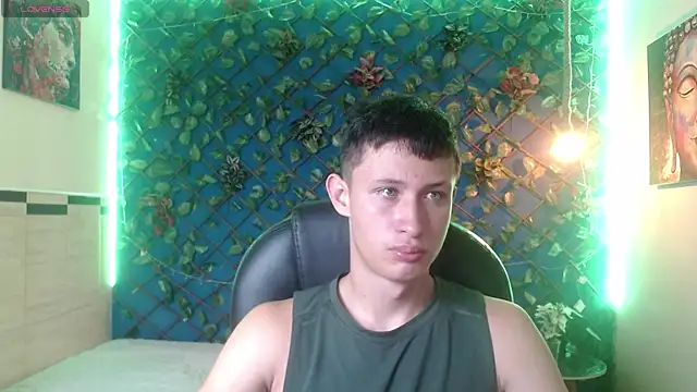 Snapshot of Garuo_18 chatting on November 2025 03:38:01 AM Garuo 18 online show from November 2025 03:38:01 AM