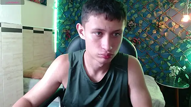 Snapshot of Garuo_18 chatting on November 2025 02:55:01 AM Garuo 18 online show from November 2025 02:55:01 AM