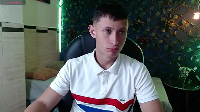 Snapshot of Garuo_18 chatting on November 2025 03:28:02 AM Garuo 18 online show from November 2025 03:28:02 AM