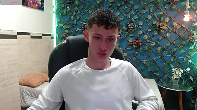 Snapshot of Garuo_18 chatting on November 2025 03:07:01 AM Garuo 18 online show from November 2025 03:07:01 AM