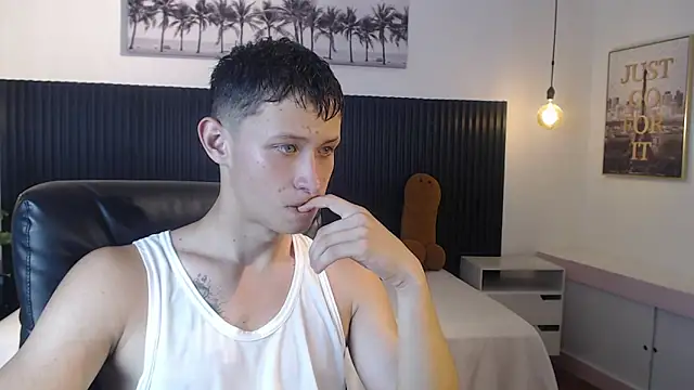 Snapshot of Garuo_18 chatting on December 2025 07:08:02 PM Garuo 18 online show from December 2025 07:08:02 PM