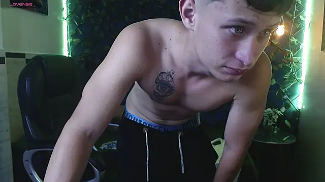 Snapshot of Garuo_18 chatting on December 2025 07:23:02 PM Garuo 18 online show from December 2025 07:23:02 PM