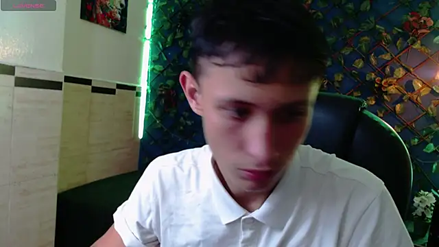 Snapshot of Garuo_18 chatting on December 2025 02:06:02 AM Garuo 18 online show from December 2025 02:06:02 AM