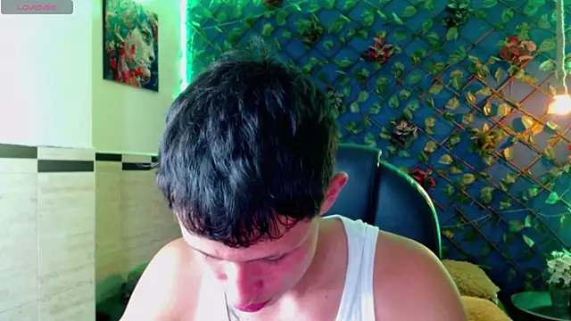 Snapshot of Garuo_18 chatting on December 2025 02:39:01 AM Garuo 18 online show from December 2025 02:39:01 AM