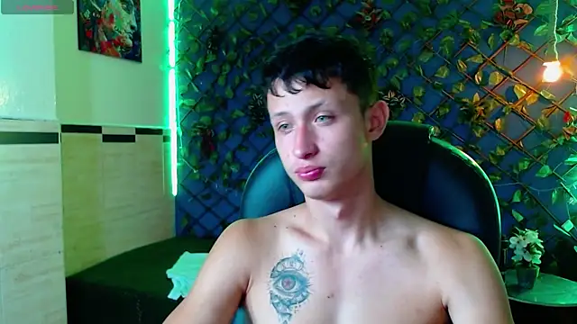 Snapshot of Garuo_18 chatting on December 2025 02:07:02 AM Garuo 18 online show from December 2025 02:07:02 AM