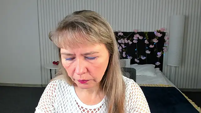 Carla Vogue online show from November 2025 03:05:01 AM