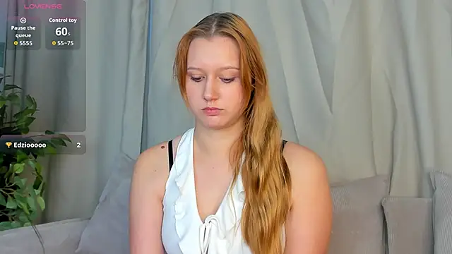 Snapshot of Charil_Wilson chatting on November 2025 04:33:02 AM Charil Wilson online show from November 2025 04:33:02 AM