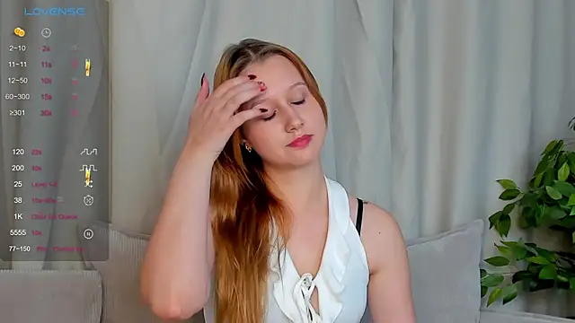 Snapshot of Charil_Wilson chatting on November 2025 04:25:02 AM Charil Wilson online show from November 2025 04:25:02 AM