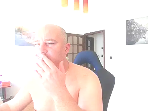 Snapshot of HunMike chatting on November 2025 07:08:01 AM HunMike online show from November 2025 07:08:01 AM