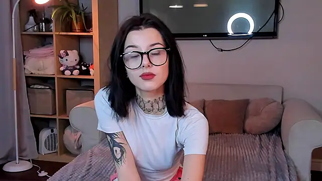 Snapshot of DonnaHicks chatting on October 2025 02:41:02 PM DonnaHicks online show from October 2025 02:41:02 PM