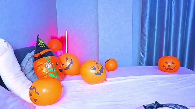 Snapshot of KittieHeart chatting on October 2025 05:47:03 PM KittieHeart online show from October 2025 05:47:03 PM