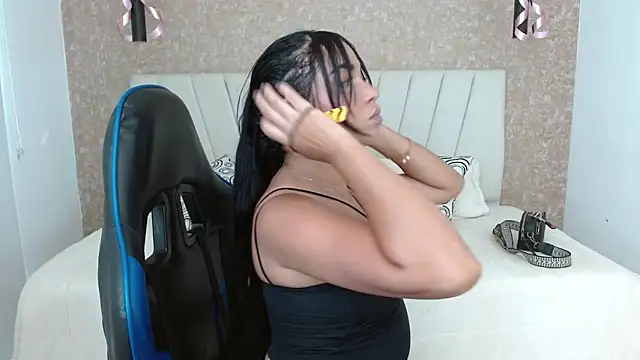 Snapshot of AliceSmity_ chatting on November 2025 05:42:01 PM AliceSmity online show from November 2025 05:42:01 PM