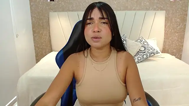 Snapshot of AliceSmity_ chatting on November 2025 05:44:01 PM AliceSmity online show from November 2025 05:44:01 PM