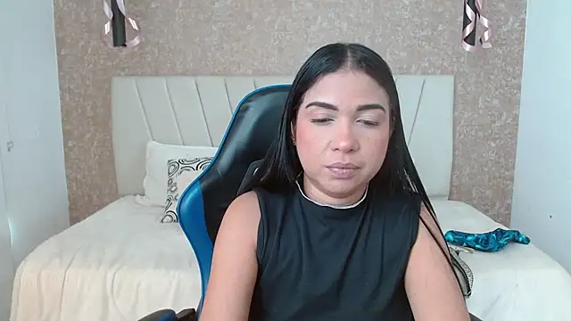 Snapshot of AliceSmity_ chatting on December 2025 06:01:02 PM AliceSmity online show from December 2025 06:01:02 PM