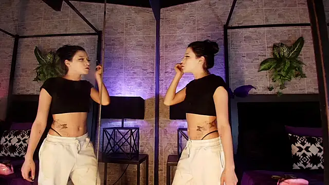 Snapshot of Natasha_Dior chatting on November 2025 12:37:02 PM Natasha Dior online show from November 2025 12:37:02 PM