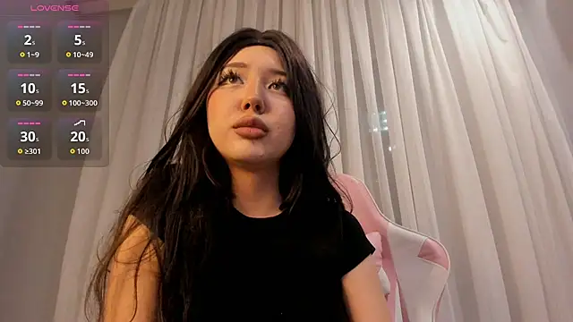 Snapshot of sweetmikasa chatting on December 2025 05:21:02 PM sweetmikasa online show from December 2025 05:21:02 PM