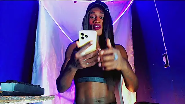 Snapshot of Kloe_cardashan chatting on November 2025 05:28:02 AM Kloe cardashan online show from November 2025 05:28:02 AM