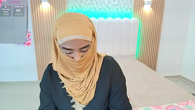 Snapshot of Lina_arabiann chatting on November 2025 12:05:01 PM Lina arabiann online show from November 2025 12:05:01 PM