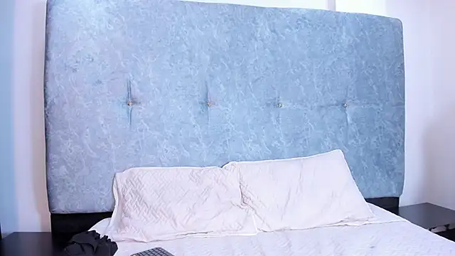 Snapshot of Catalina_Bonnet chatting on October 2025 03:42:02 AM Catalina Bonnet online show from October 2025 03:42:02 AM