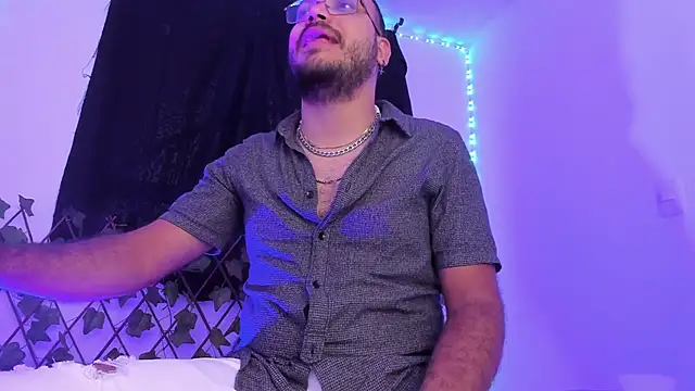 Snapshot of MarkWolfe1 chatting on October 2025 09:38:01 PM MarkWolfe1 online show from October 2025 09:38:01 PM