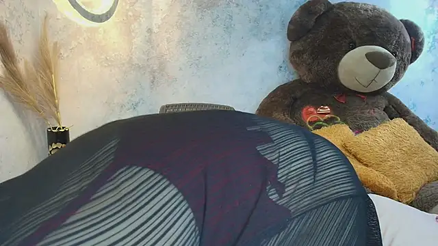 Snapshot of laliItaclark chatting on November 2025 12:16:01 PM laliItaclark online show from November 2025 12:16:01 PM