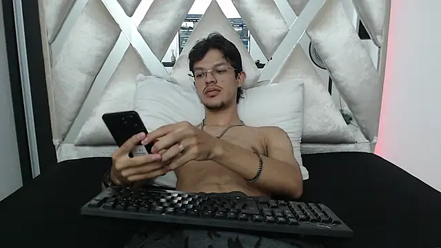 BrayanOconer08 online show from November 2025 05:35:01 AM