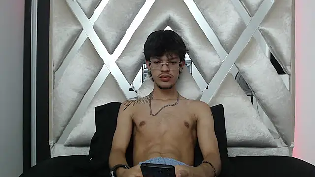 BrayanOconer08 online show from November 2025 05:46:02 AM