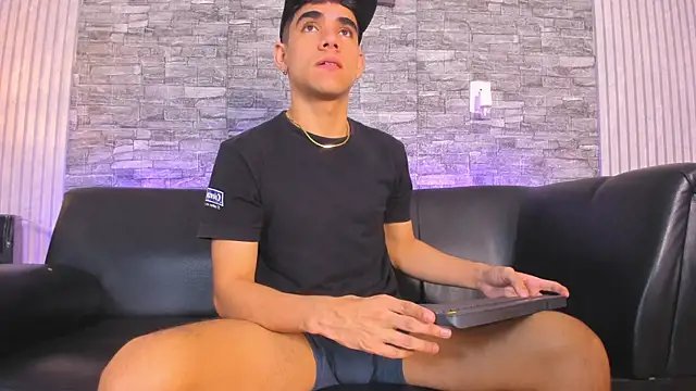 Snapshot of zack_joness18 chatting on November 2025 03:17:01 AM zack joness18 online show from November 2025 03:17:01 AM