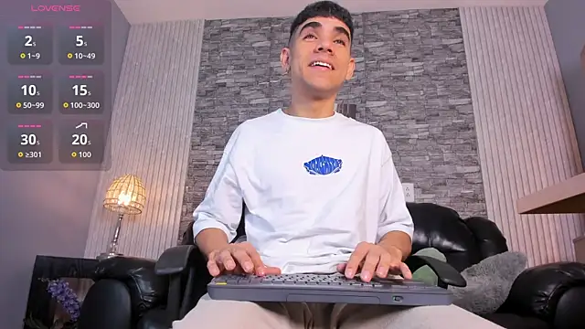 Snapshot of zack_joness18 chatting on November 2025 04:45:02 AM zack joness18 online show from November 2025 04:45:02 AM