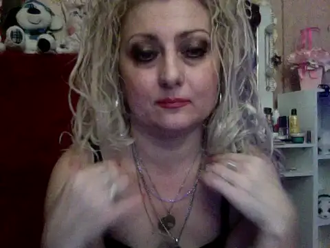 Snapshot of xHot_Amazonq chatting on November 2025 04:41:01 PM xHot Amazonq online show from November 2025 04:41:01 PM