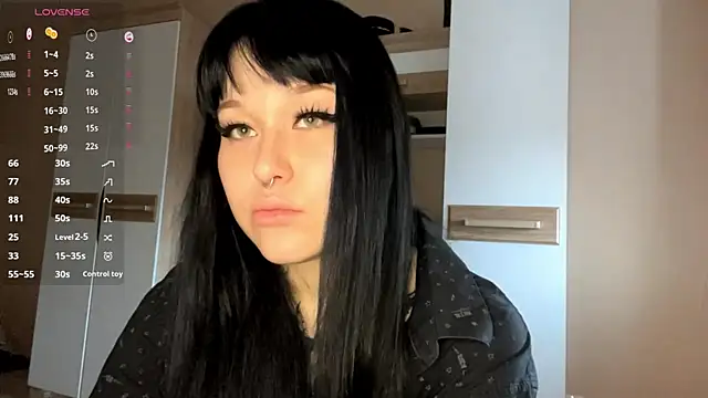 Snapshot of LaurenOveson chatting on November 2025 10:26:01 AM LaurenOveson online show from November 2025 10:26:01 AM